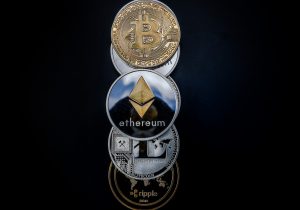 Bitcoin sobe acima de U$ 4 mil, altcoins seguem