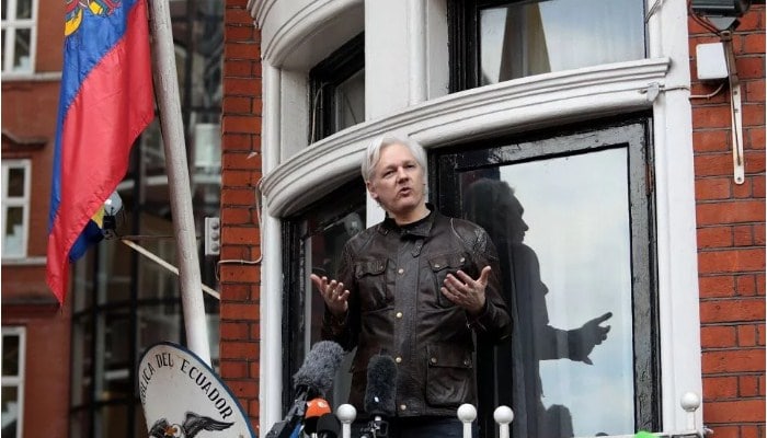 Fundador do Wikileaks Julian Assange foi preso na Embaixada do Equador