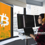 Trader analisando Preço do Bitcoin