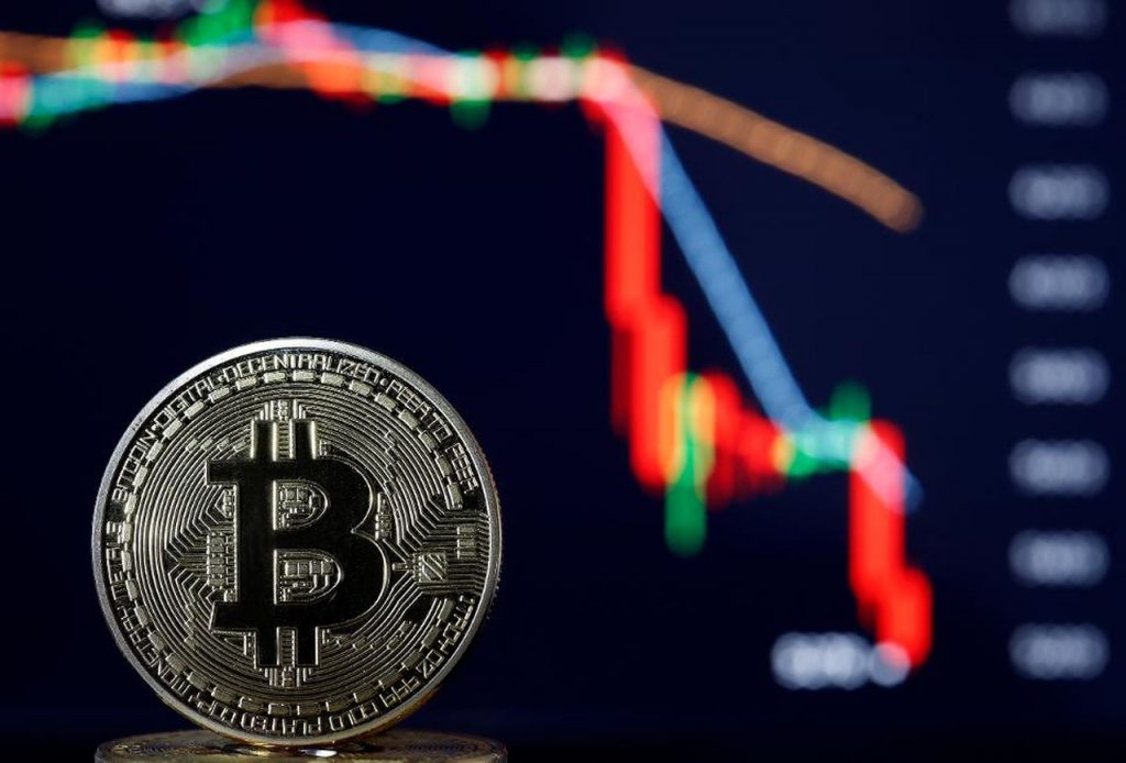 Bitcoin e gráfico em queda de preços