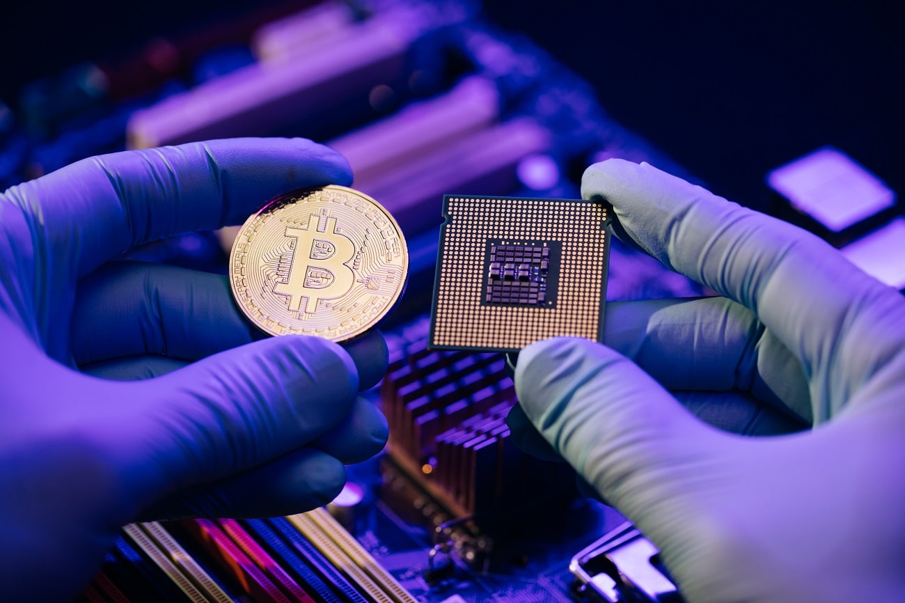 Bitcoin e placa para mineração de Bitcoin