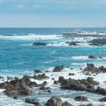 Costa rochosa da ilha de Tenerife, governo quer vender bitcoin