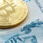 Bitcoin e Nota de Real brasileiro