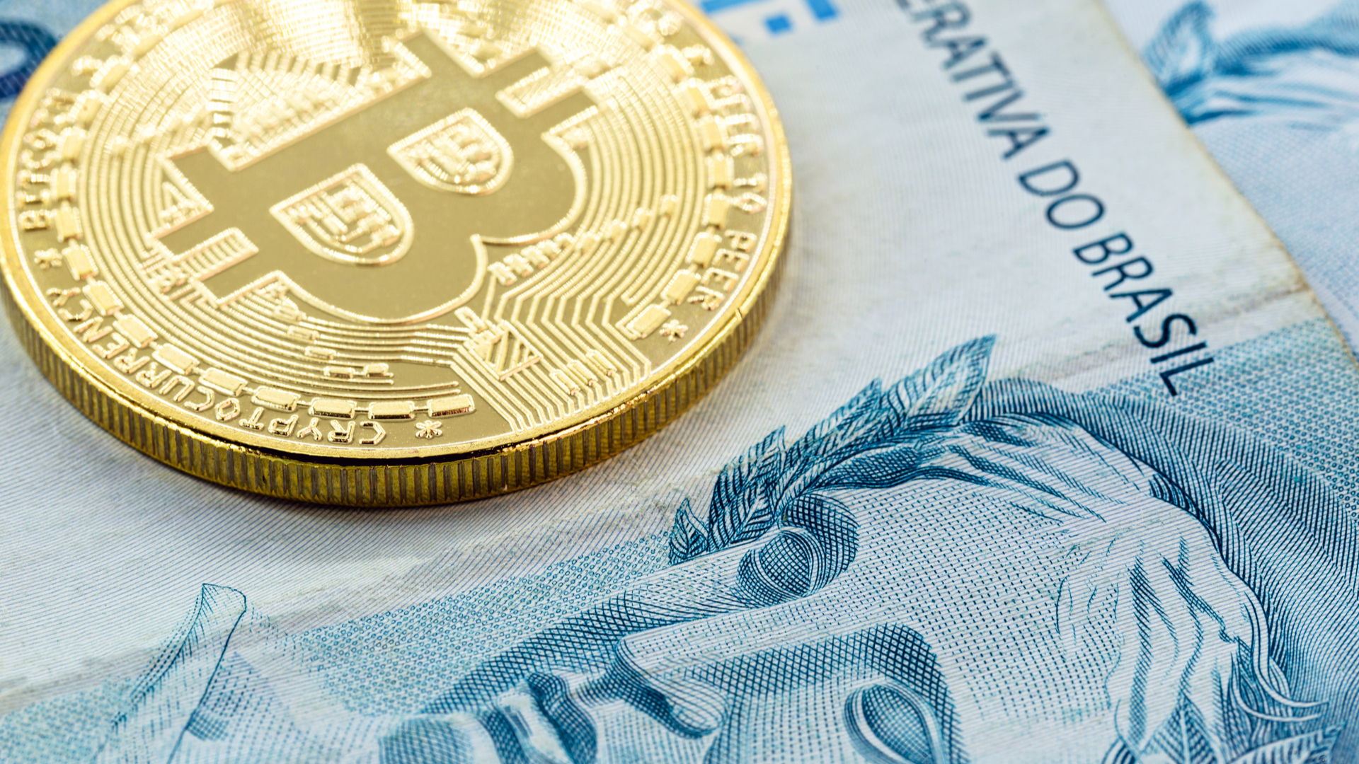 Bitcoin e Nota de Real brasileiro