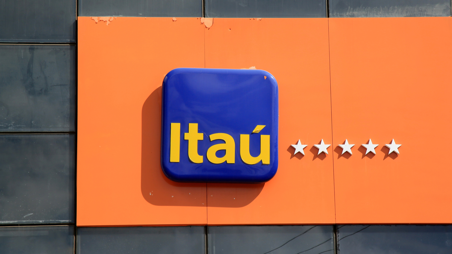 Marca do banco Itaú bitcoin criptomoedas