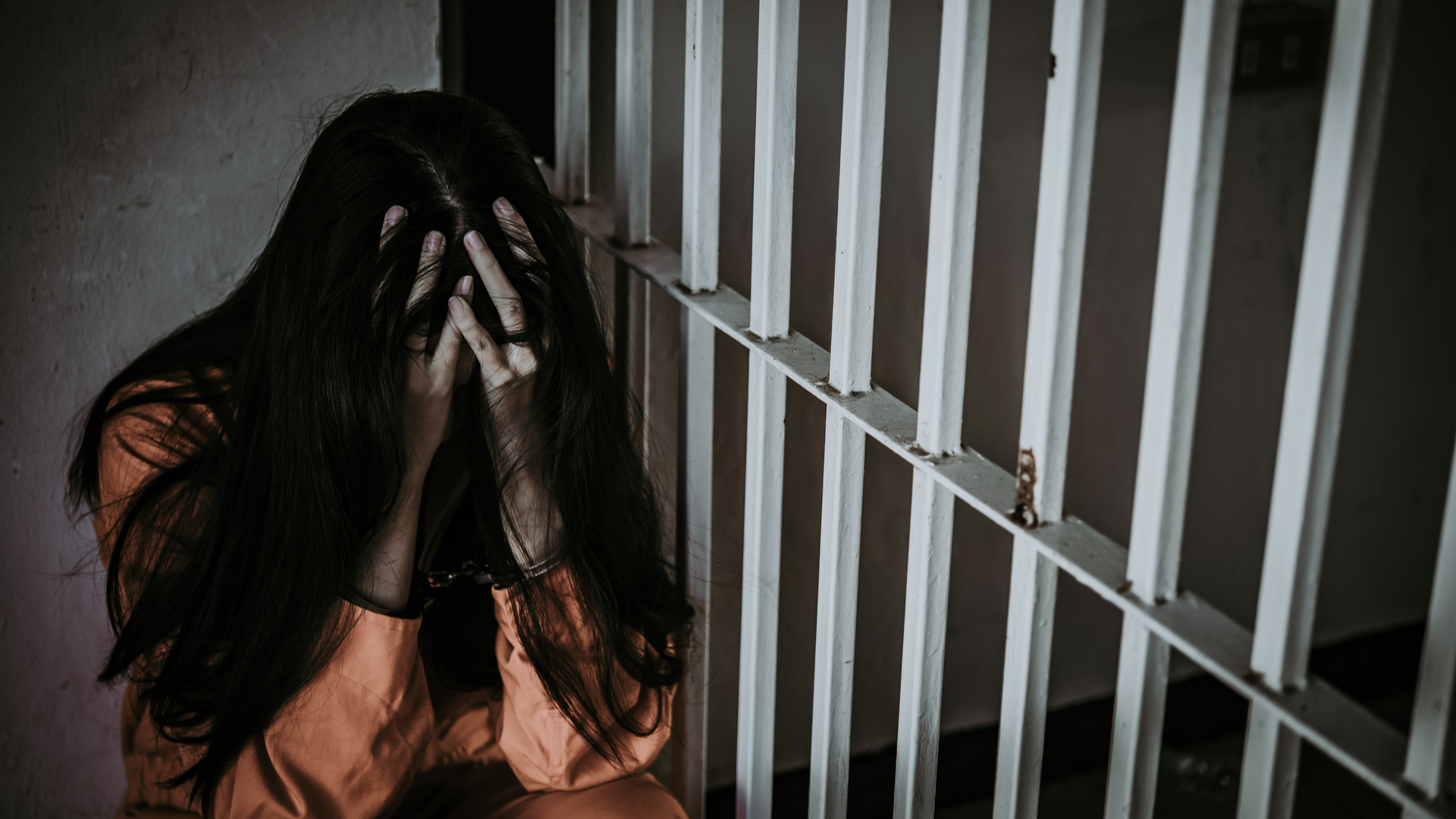 Mulher presa condenada fraude golpe prisão Bitcoin criptomoedas