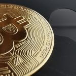 Bitcoin e símbolo da Apple criptomoedas