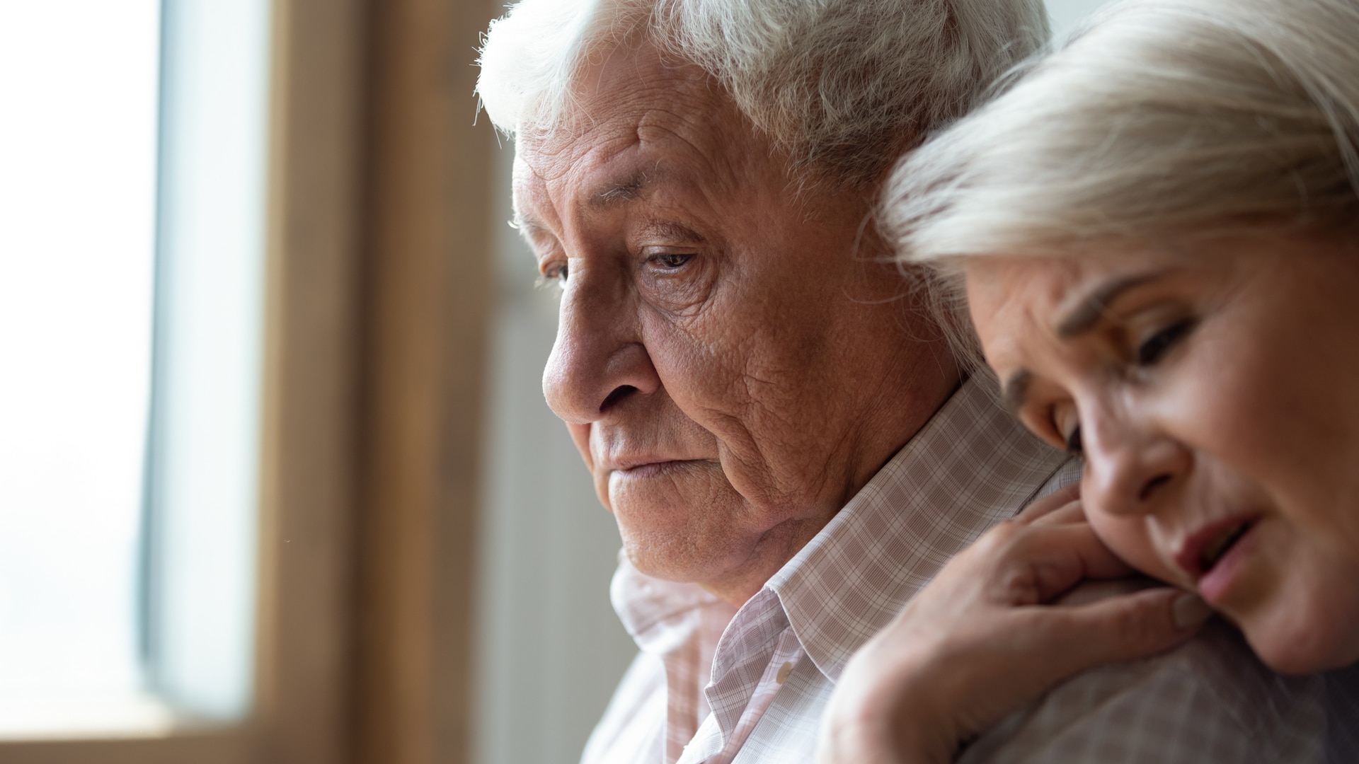 Esposa e marido tristes família perdeu Bitcoin