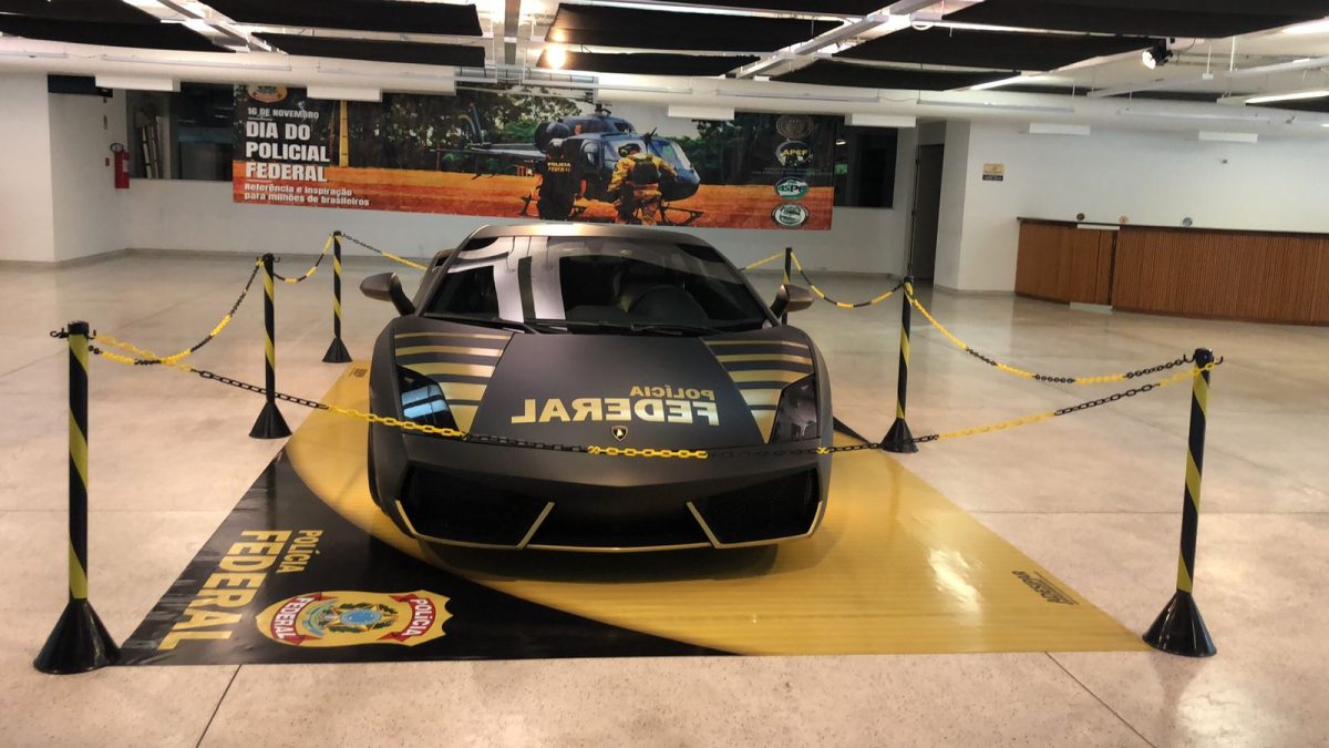 Lamborghini do Bitcoin Banco no MON