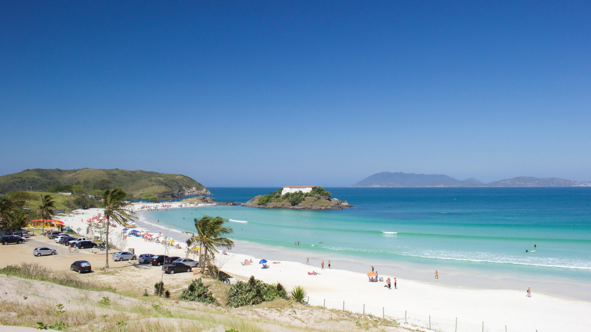 Praia do Forte em Cabo Frio pirâmide com Bitcoin