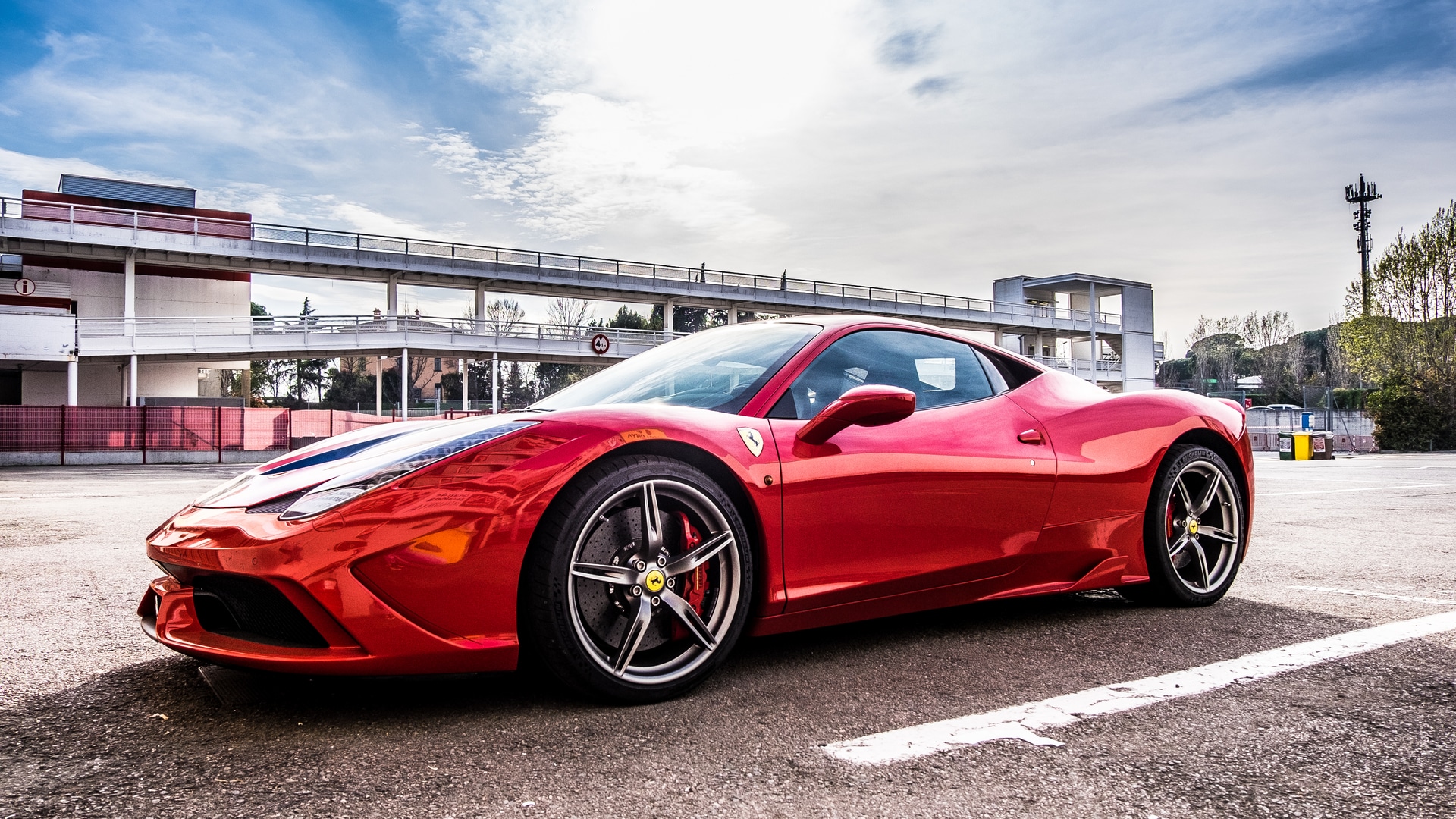 Ferrari 458 com motor V8 raiz