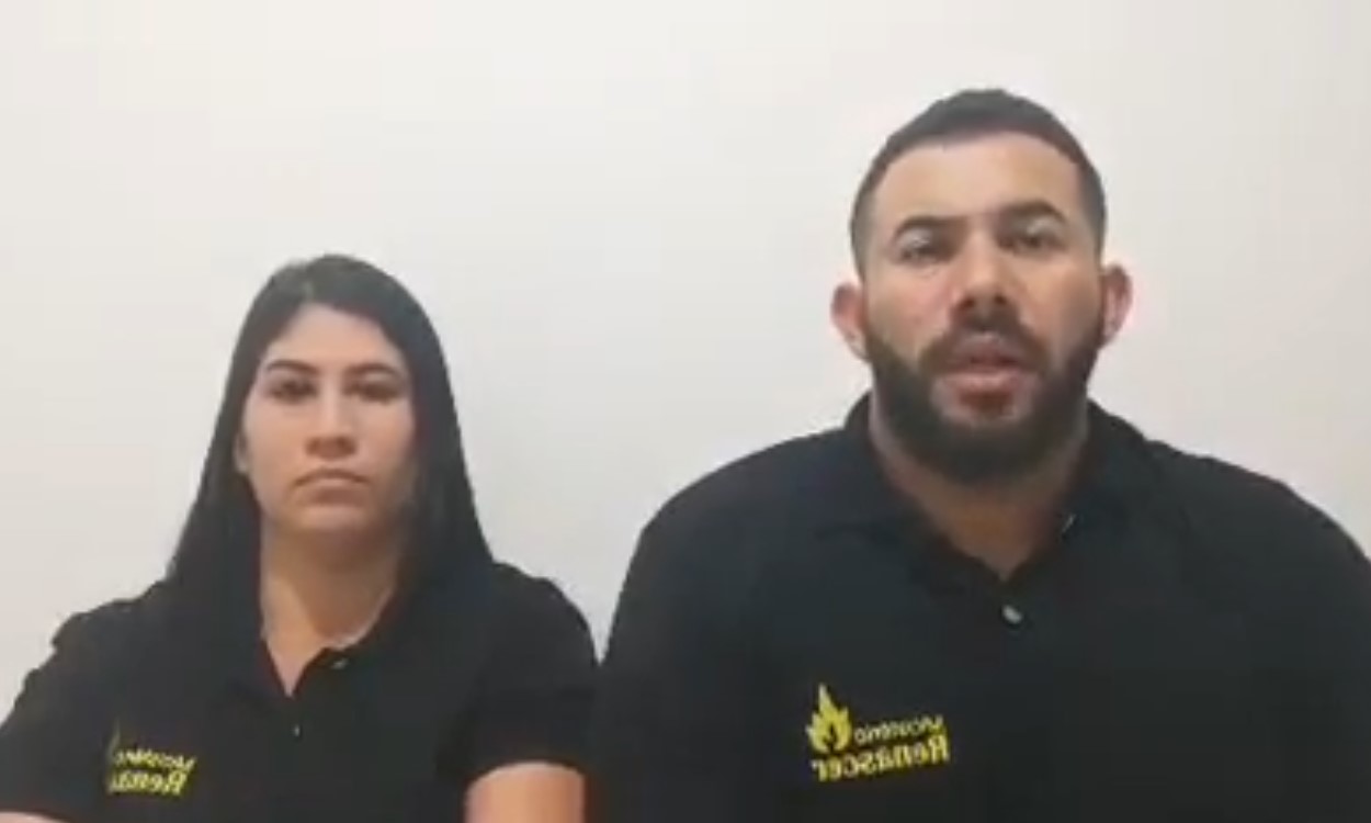 Pastor do Bitcoin com sua esposa em declaração aos clientes