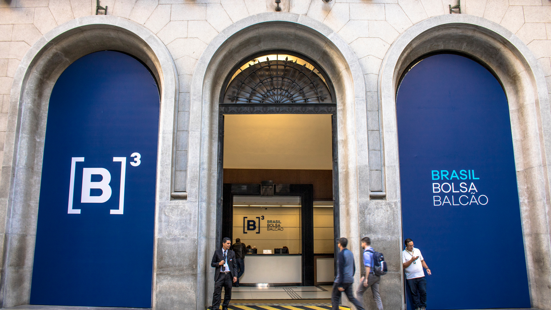 Entrada da bolsa de valores brasileira B3
