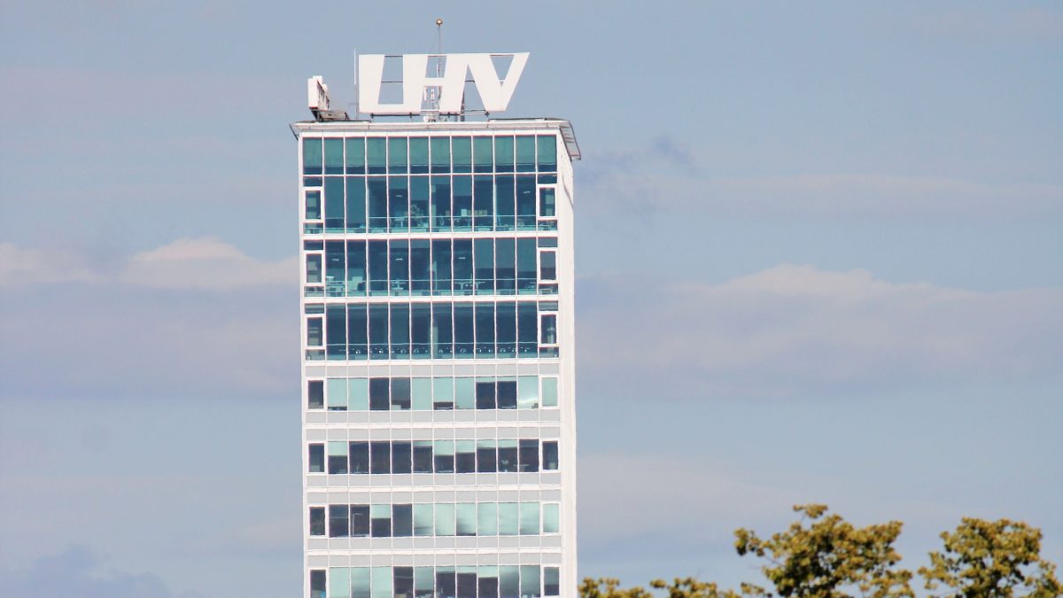 Fachada do Banco LHV, maior da Estônia