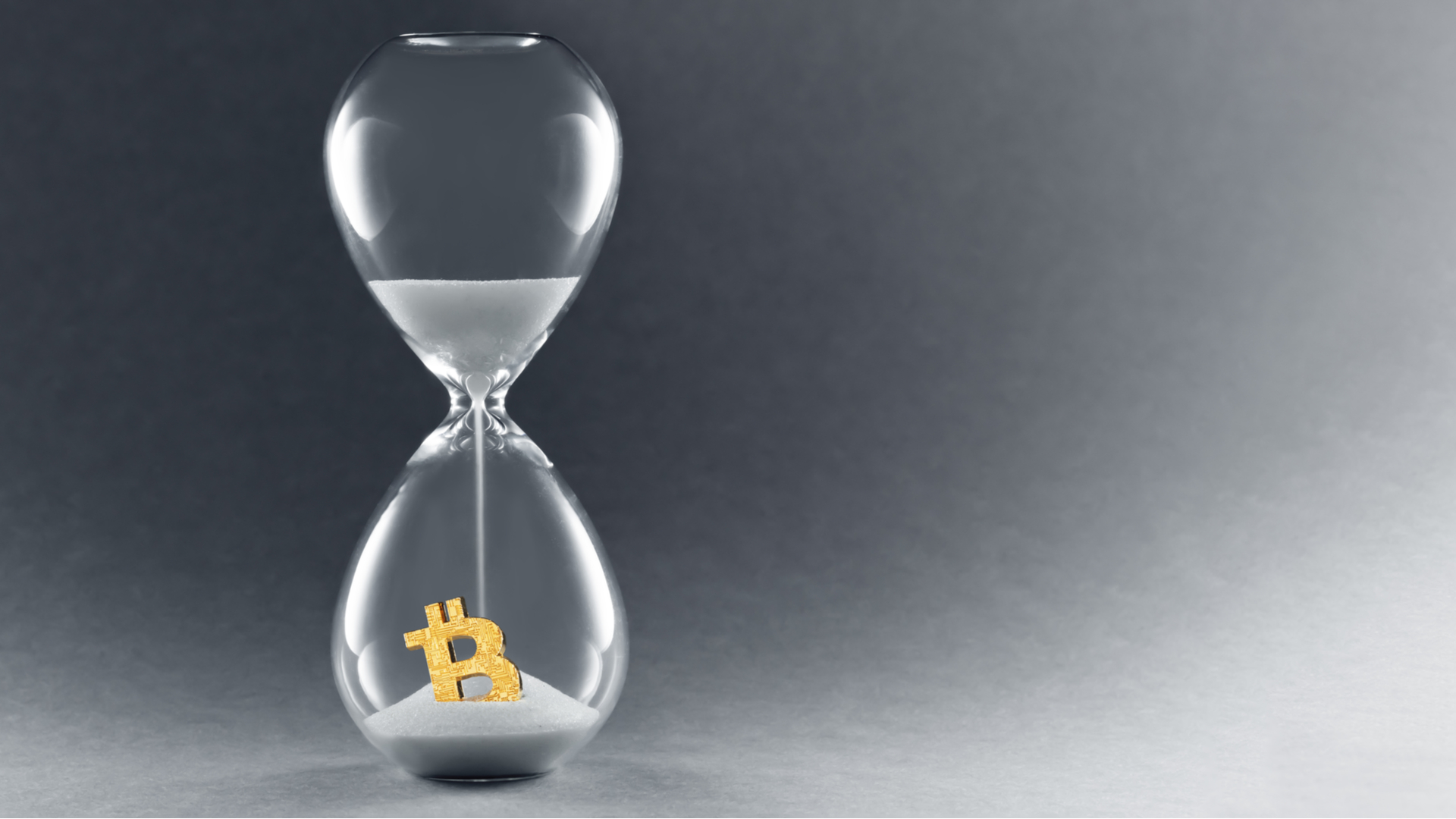 Ampulheta com Bitcoin dentro