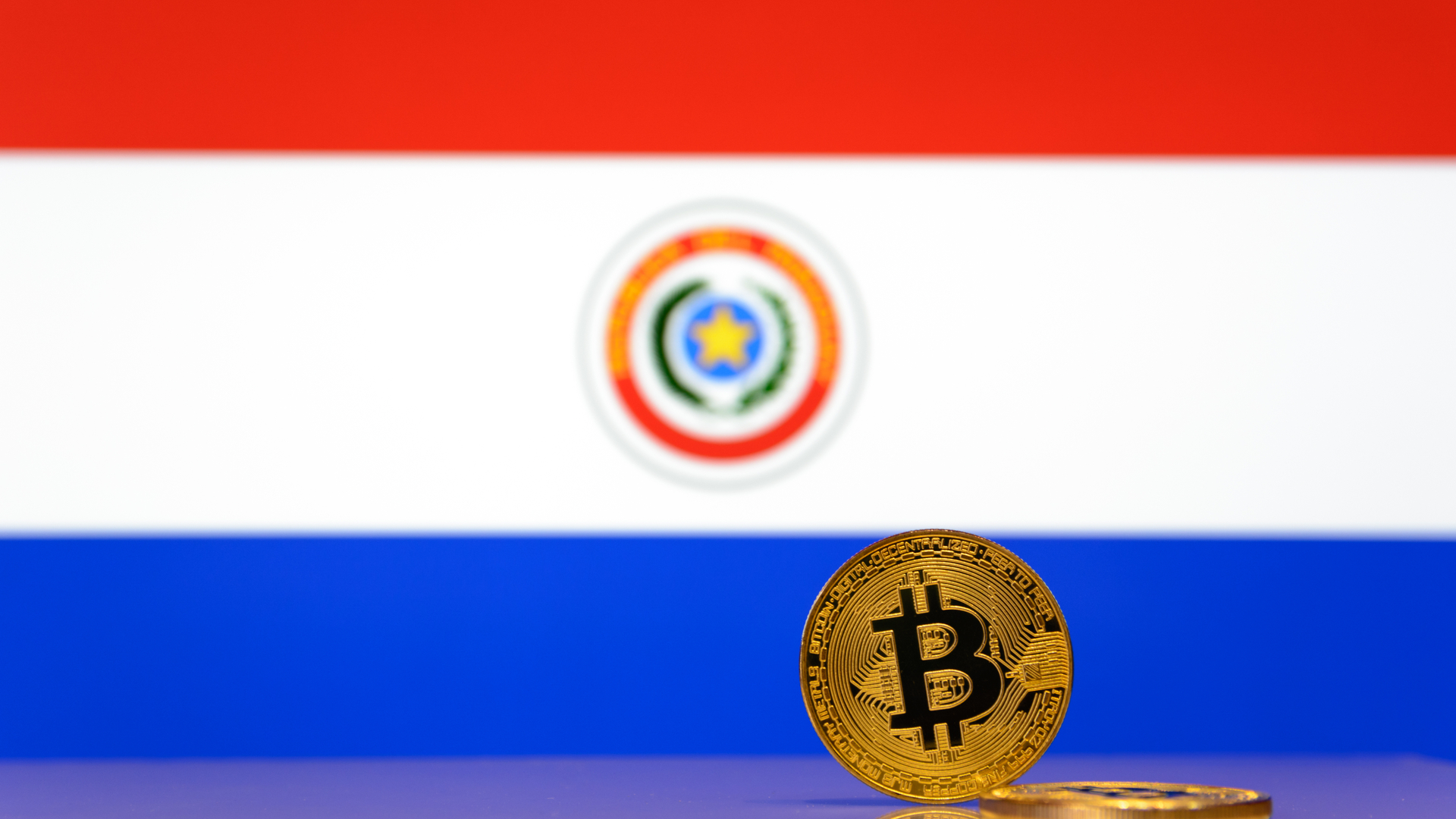Bitcoin na frente de bandeira do Paraguai