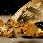 Moeda de Bitcoin quebrando após queda