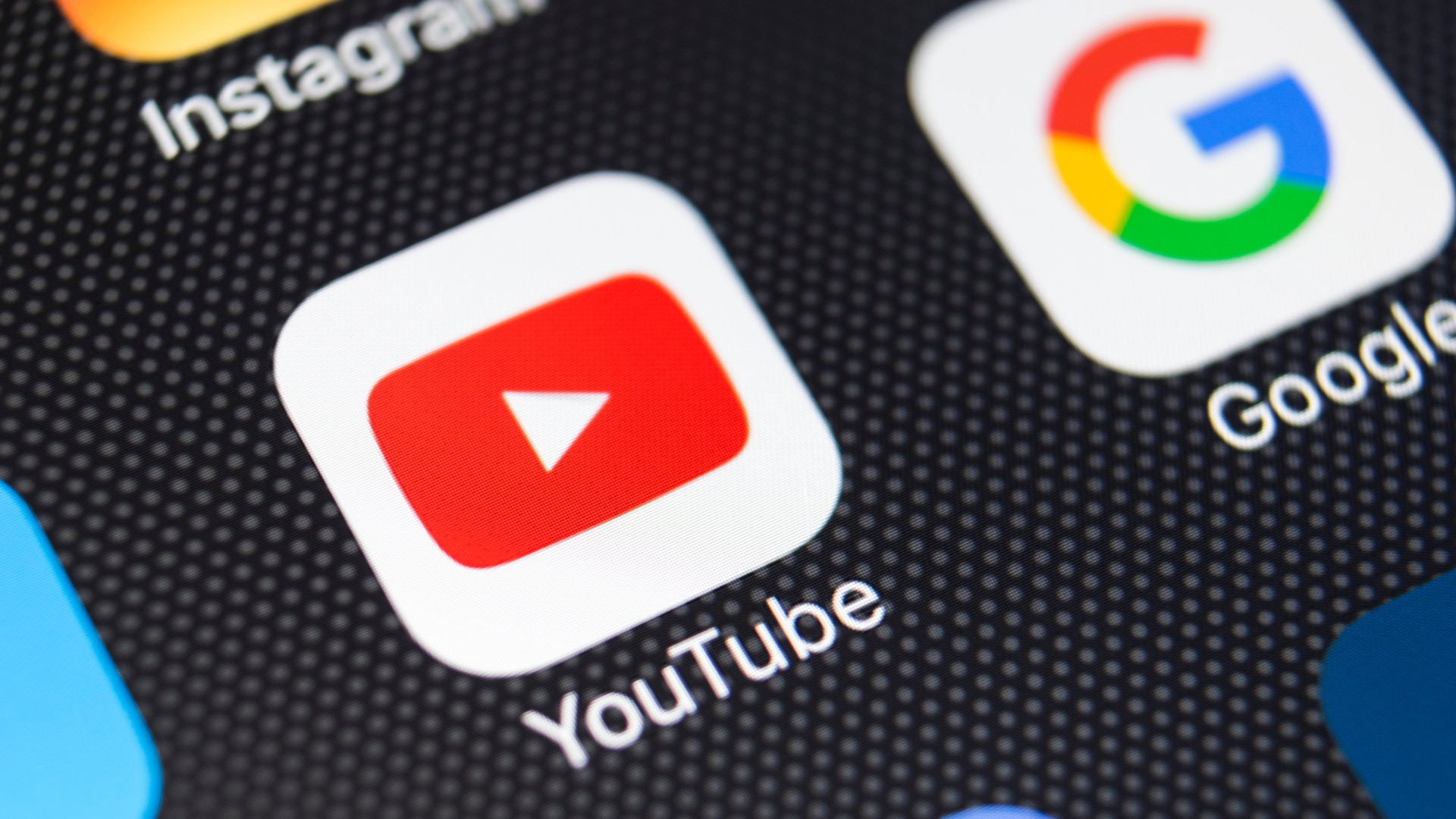 Símbolo do aplicativo do YouTube ao lado do Google