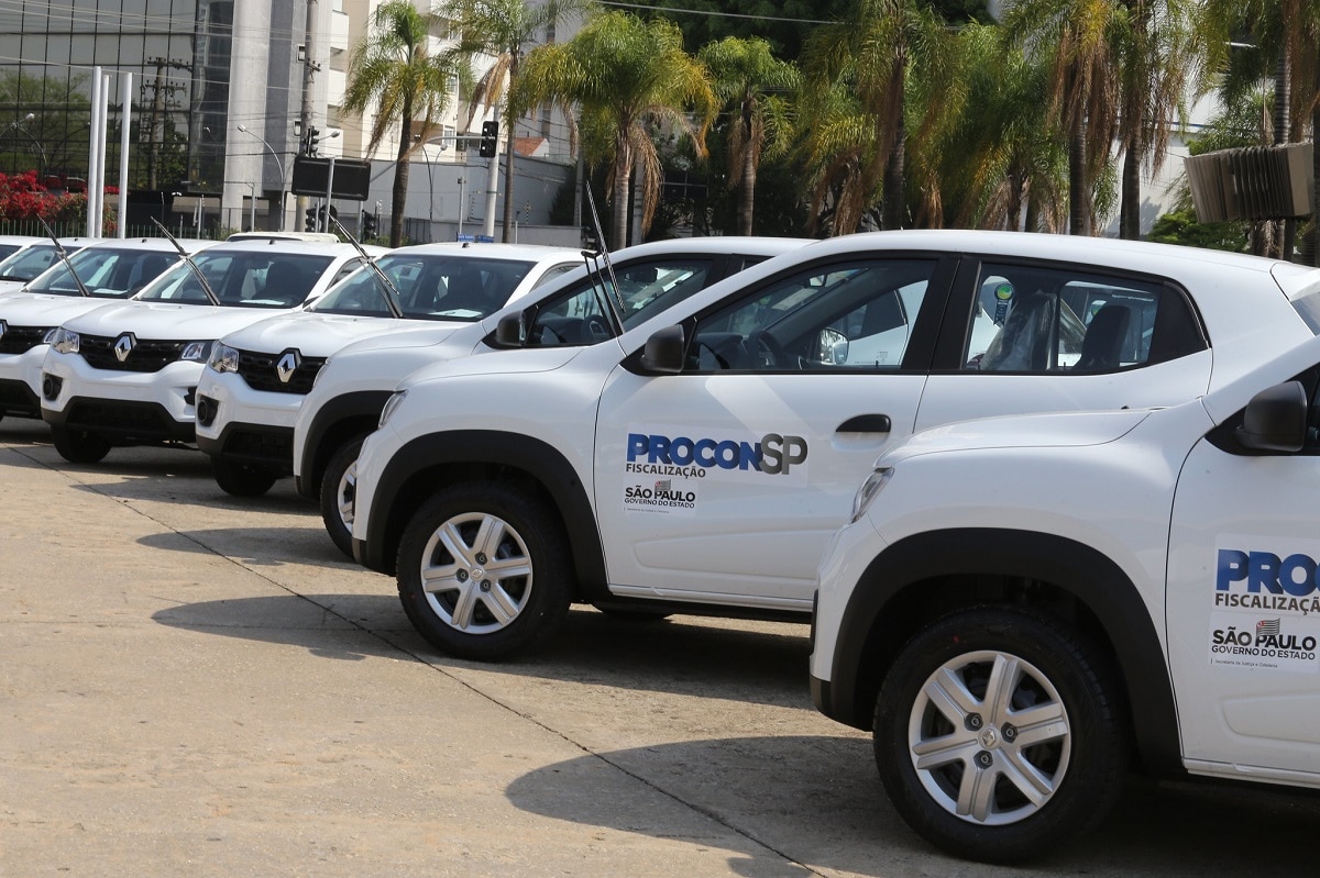 Veículos do Procon-SP de fiscalização ao consumidor