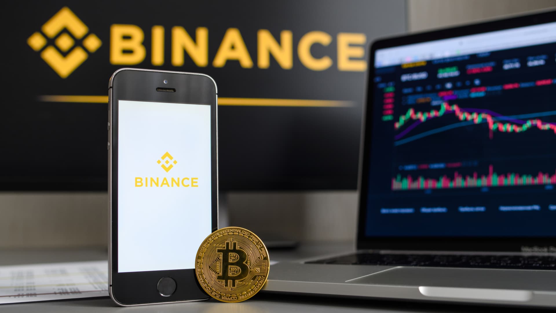 Bitcoin próximo de aplicativo e conta da Binance