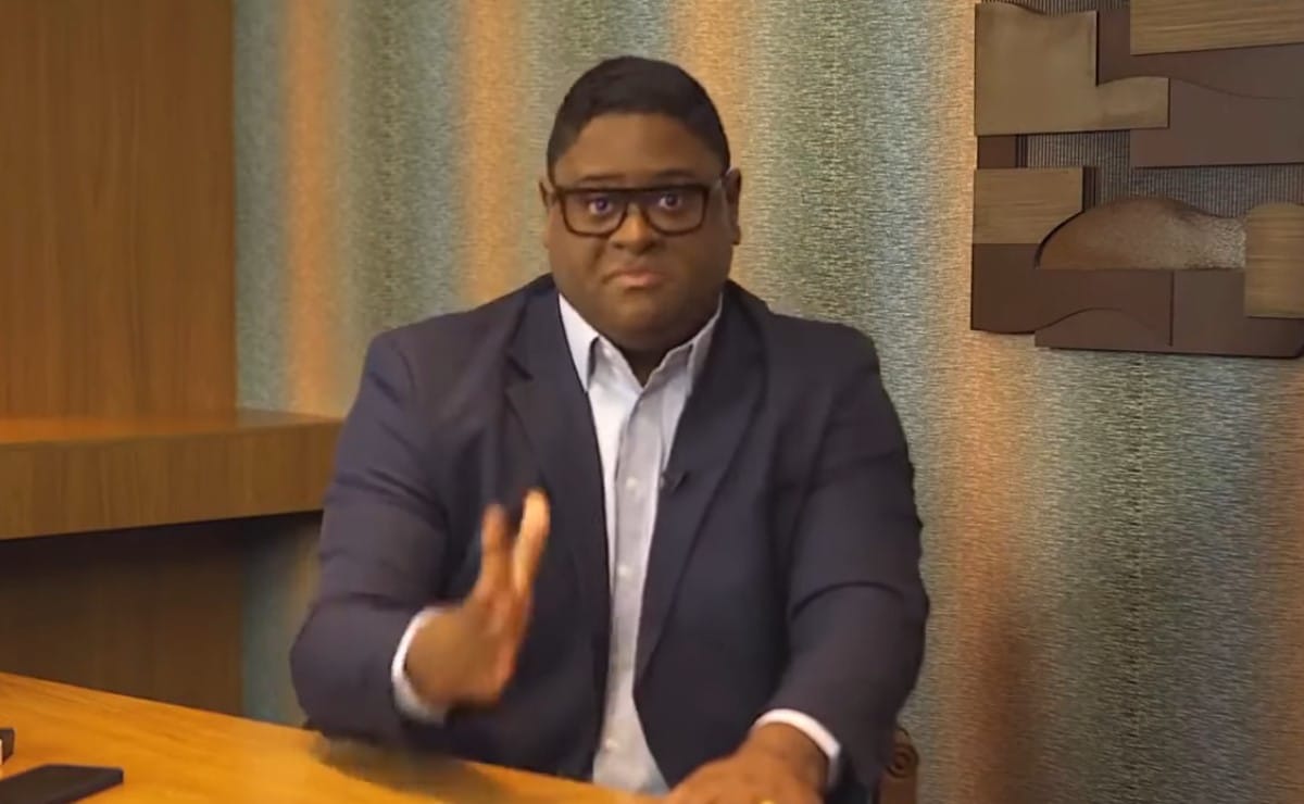 Glaidson Acácio dos Santos, o Faraó dos Bitcoins em um pronuniciamento público para clientes