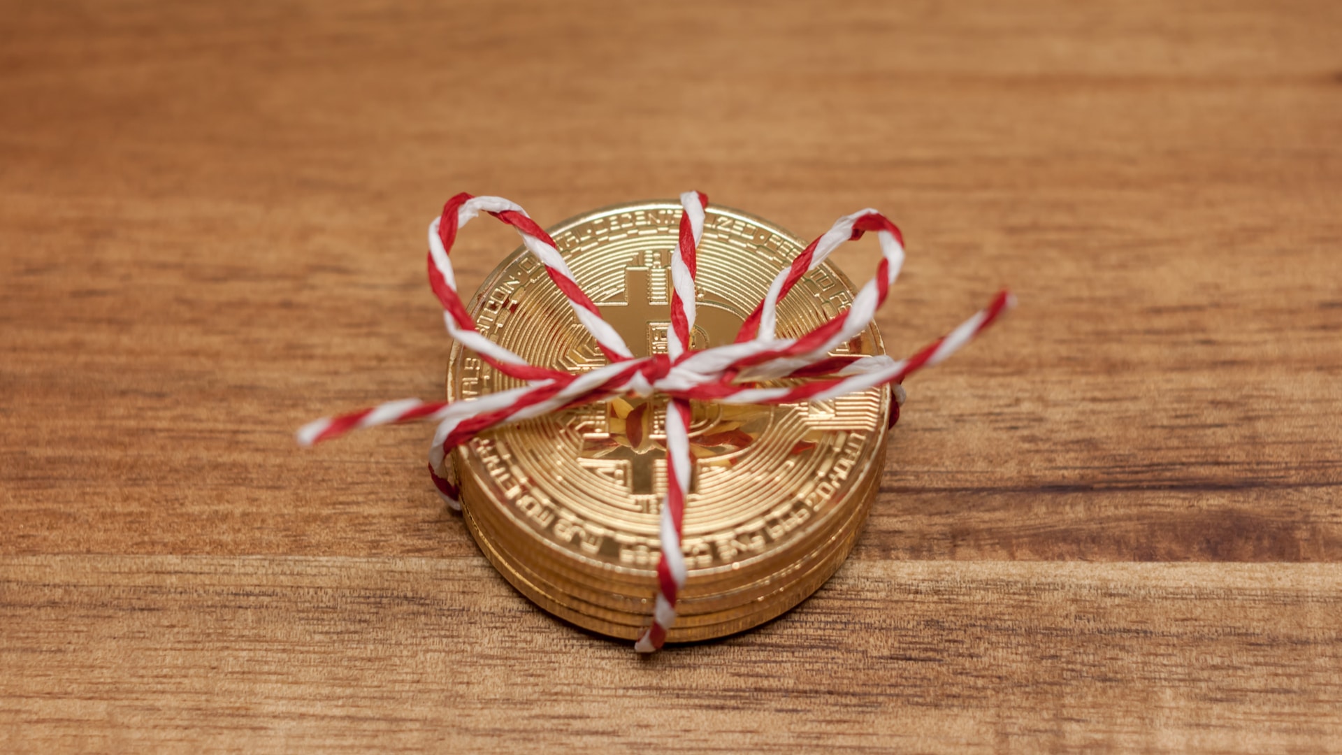 Bitcoin embalado, em referência ao token Wrapped Bitcoin.