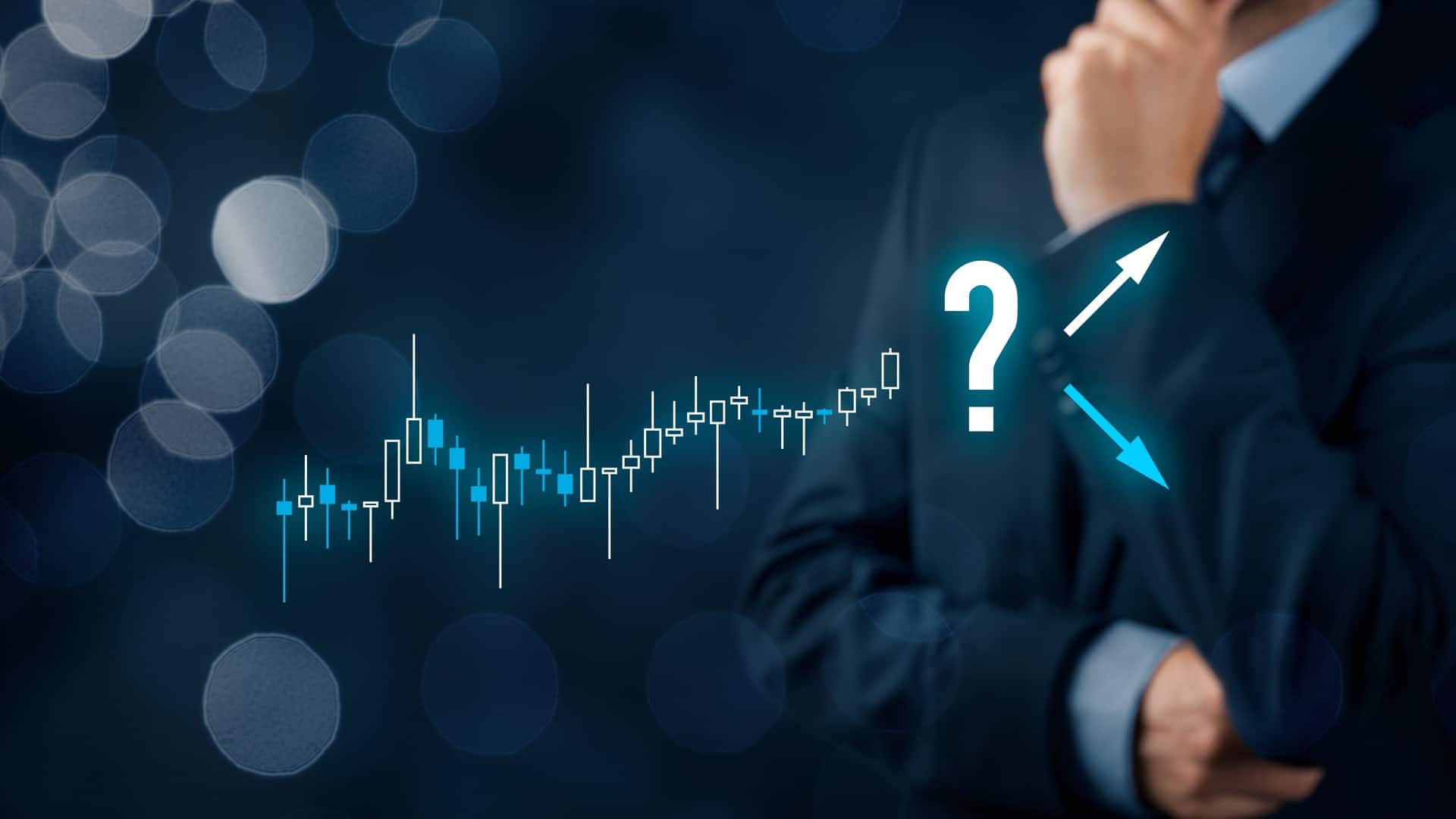 Investidor na dúvida se preço do bitcoin sobe ou desce