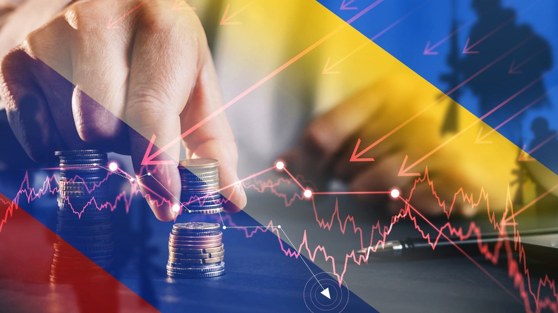 Mão segurando moedas com gráficos próximo de bandeiras da Rússia e Ucrânia