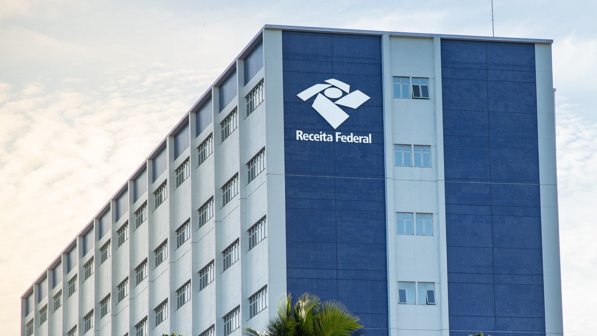 Prédio da Receita Federal do Brasil imposto declaração crimes investigação