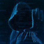 Silhueta de hacker criada com código.