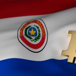 Logotipo do Bitcoin sobre bandeira do Paraguai.