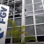 Close do letreiro e logotipo da Fundação Getúlio Vargas (FGV)