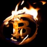 Símbolo do Bitcoin derretendo com fogo.