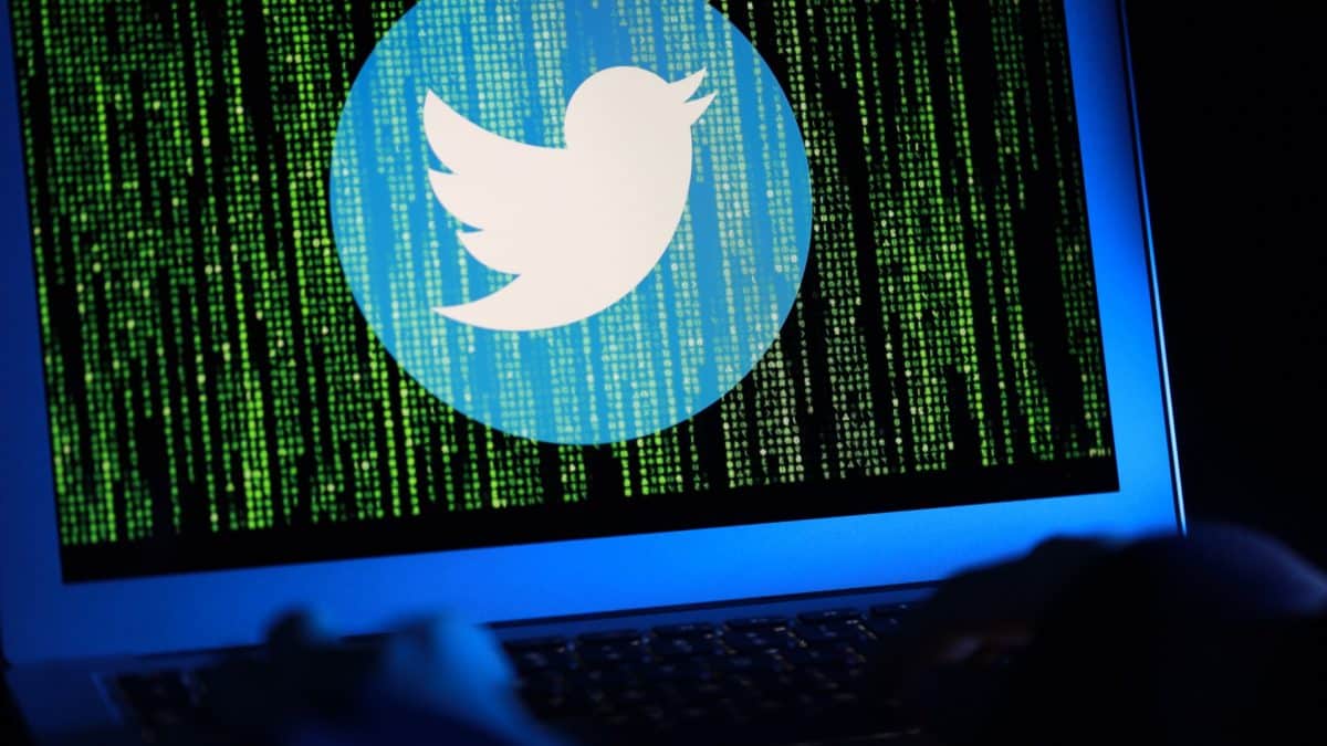 Símbolo do Twitter em página hackeada