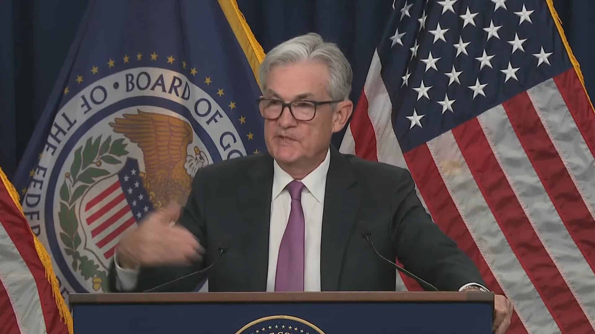 Jerome Powell, presidente do Fed, falando sobre aumento na taxa de juros. Fonte: Reprodução.