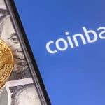 Aplicativo da Coinbase próximo de bitcoin e nota de Dólar