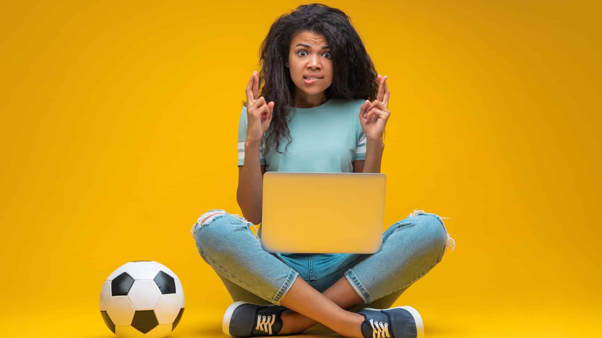 Gamer torcendo para não ter problemas com jogos, roubos de criptomoedas