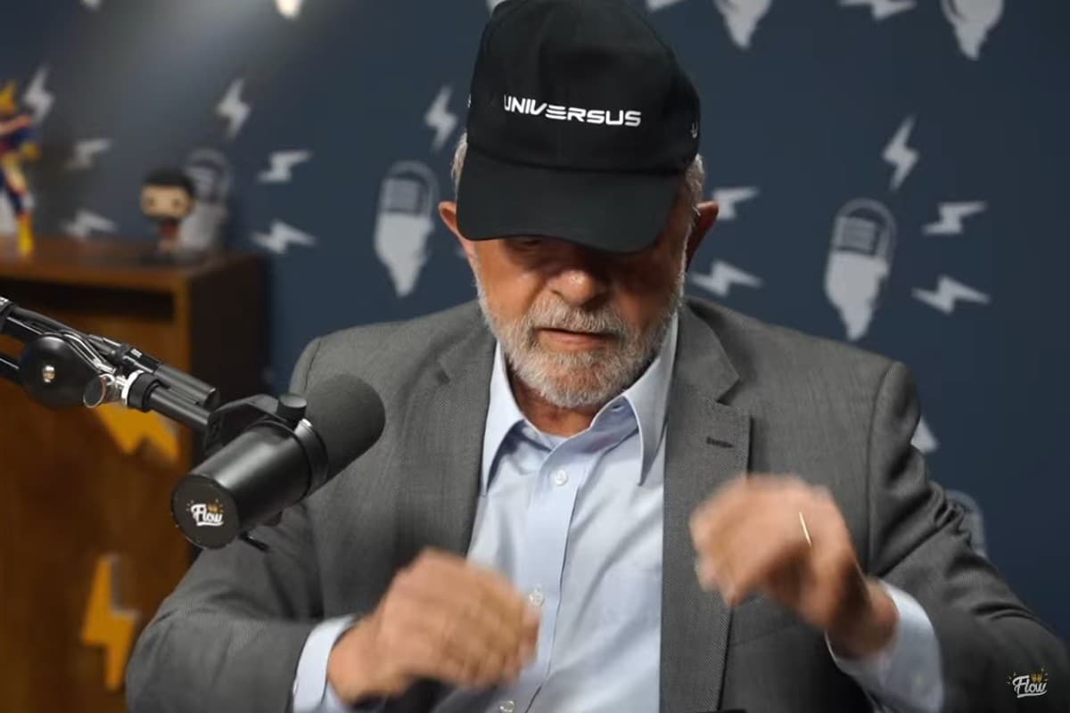 Lula participou do Flow Podcast e ganhou um boné e um NFT