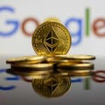 Logotipo do Google e moedas físicas de Ethereum.