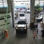 Viatura da PF entrando em sede no Rio de Janeiro na Operação Smoke Free