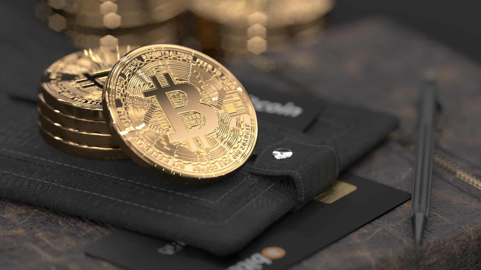 Bitcoin sobre carteira preta