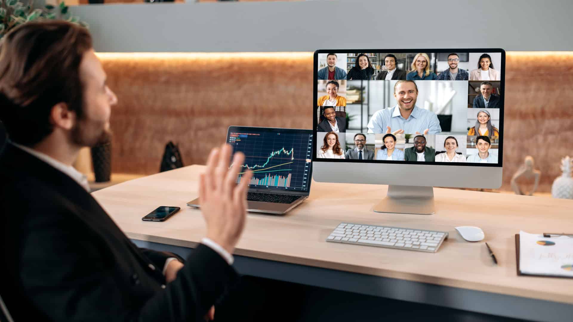 Reunião virtual de executivos.