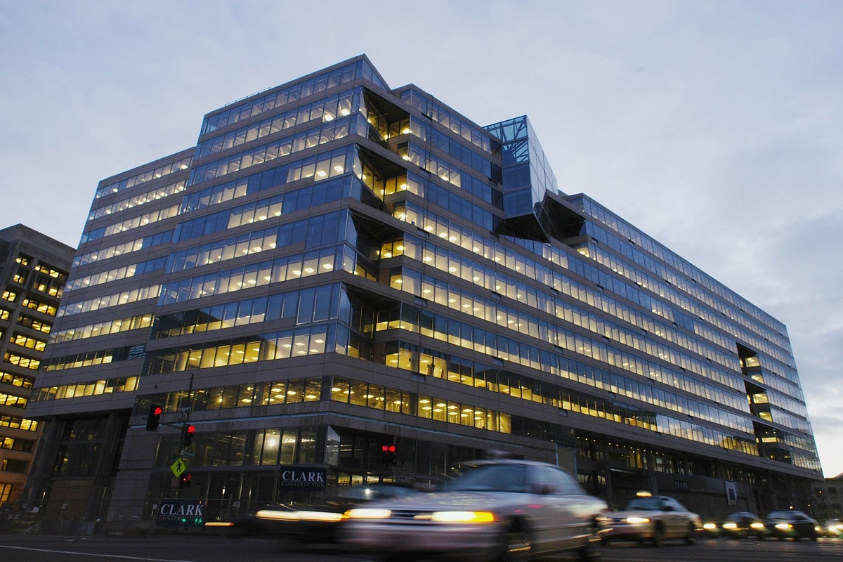 Prédio do FMI em Washington DC - Fotografia Ilustração de Henrik Gschwindt de Gyor-FMI criptomoedas bitcoin