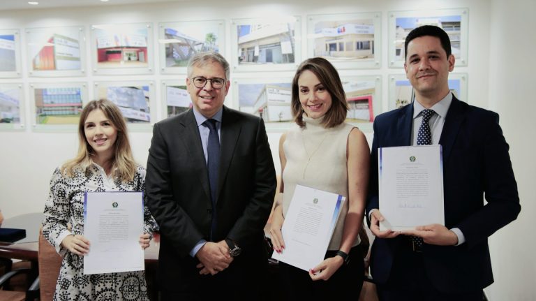 Membros da Comissão Especial da OAB no Distrito Federal sobre a Regulação das Criptomoedas no Brasil