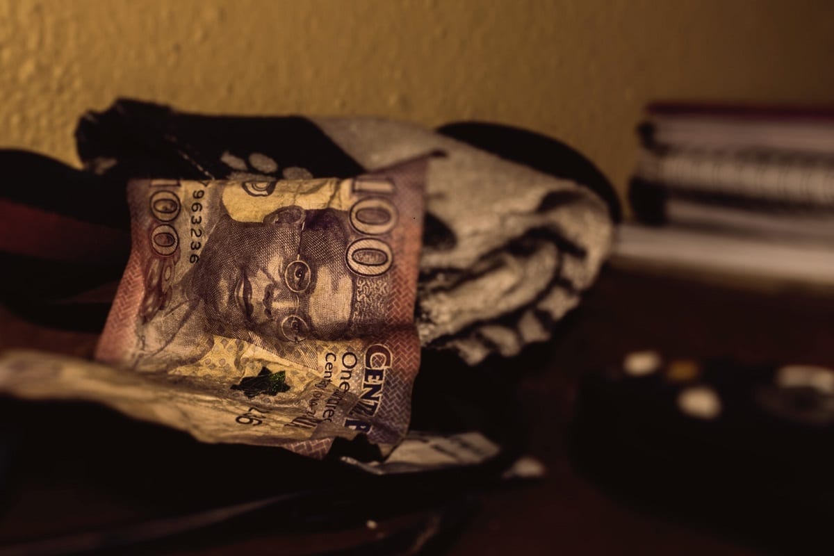Moeda em espécie antiga da Nigéria, Naira