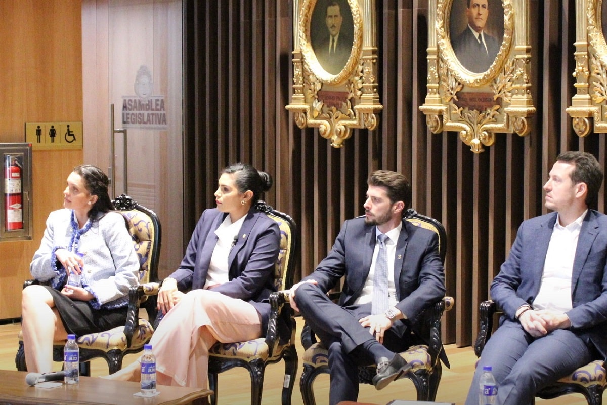 Parlamentares da Costa Rica discutem lei bitcoin no país