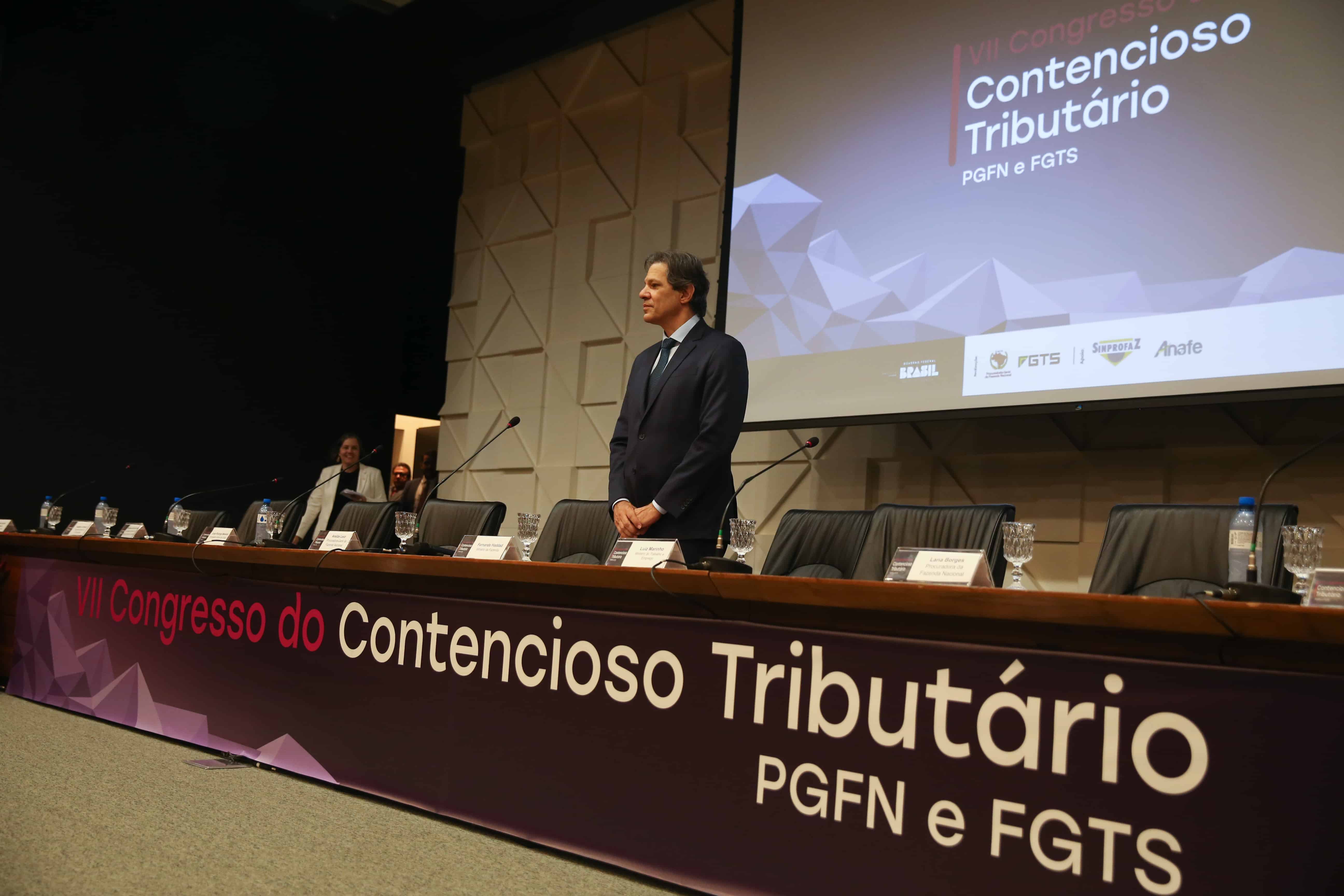 O Ministro da Fazenda, Fernando Haddad, participa da abertura do 7º Congresso Anual do Contencioso Tributário da Procuradoria-Geral da Fazenda Nacional (PGFN) e do Fundo de Garantia do Tempo de Serviço (FGTS), Foto Valter Campanato/Agência Brasil.