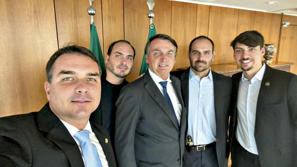 JAIR-BOLSONARO-FILHOS-2022-01