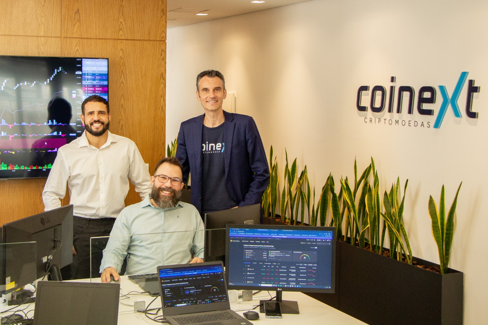 Mikail Ojevan, responsável pela Coinext Asset, Luis Martins, responsável pela Gestão da Coinext Asset e Israel Guerra, responsável pela área de Tecnologia da Coinext Asset – Divulgação Coinext