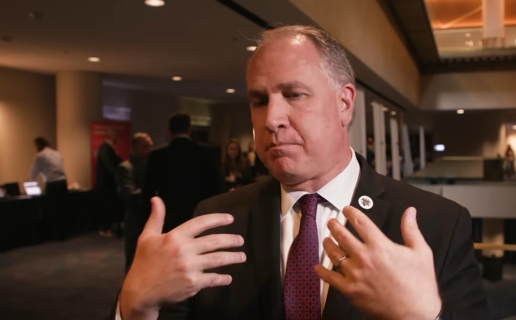 Guy Ficco, chefe de investigação criminal da Receita Federal dos EUA. Fonte: CNBC/Reprodução.